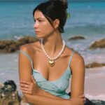 LILIE&WHITE Chunky Gold Heart Necklaces for Women Minimalistic Resin White Beaded Choker Necklace Modern Statement Necklace Jewelry Accessories Gift